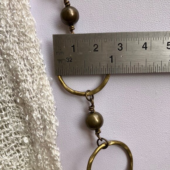 Hammered circle rings long chain in antique bronze - Picture 3 of 6